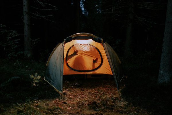 Quels sont les meilleurs sentiers pour une randonnée dans le parc national des Abruzzes en Italie?